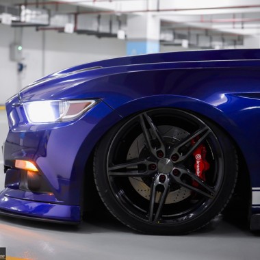 Bagged-Ford-Mustang-Gt-Ace-Alloy-Wheel-Flowform-Aff01-custom-wheels